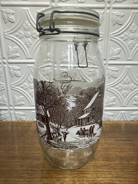 Vtg Currier & Ives "American Homestead" 2 L Glass Jar